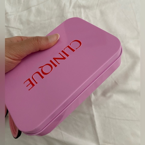 Clinique set of zipped oval Capsule protector Case & metal Storage box New - Picture 6 of 7
